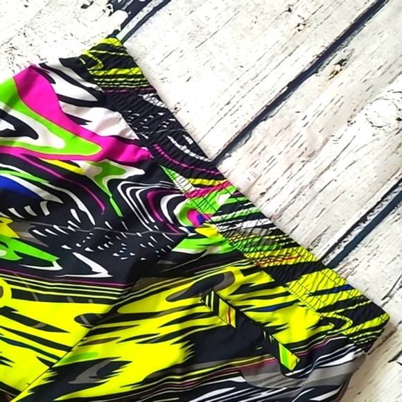 Fabletics Carrie Carnival Print Athletic Running Gym Workout Shorts Womens Sz M - Picture 15 of 16